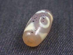 画像1: 「三眼」（黒朱砂入り）現代天珠 直径約10.5×20mm