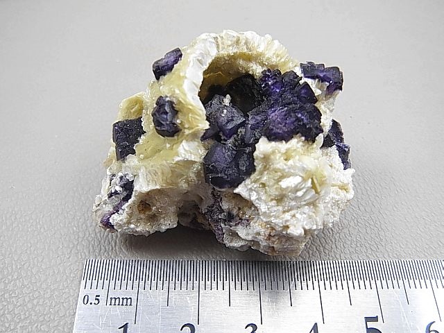 ナミビア エロンゴ アメシスト EC954 天然石 原石 鉱物標本 鉱石 紫