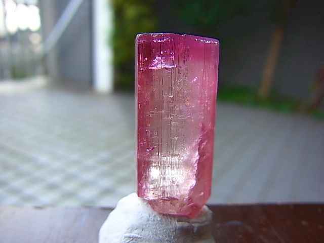 ギルギット産ピンクトルマリン（バイカラー）柱状結晶原石（宝石品質）57.8カラット
