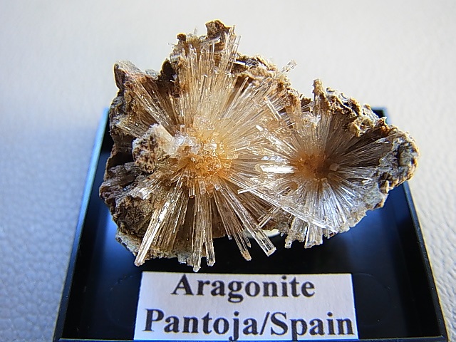 スペイン産放射状蛍光アラゴナイト原石 約6.8g - パーフェクトストーン