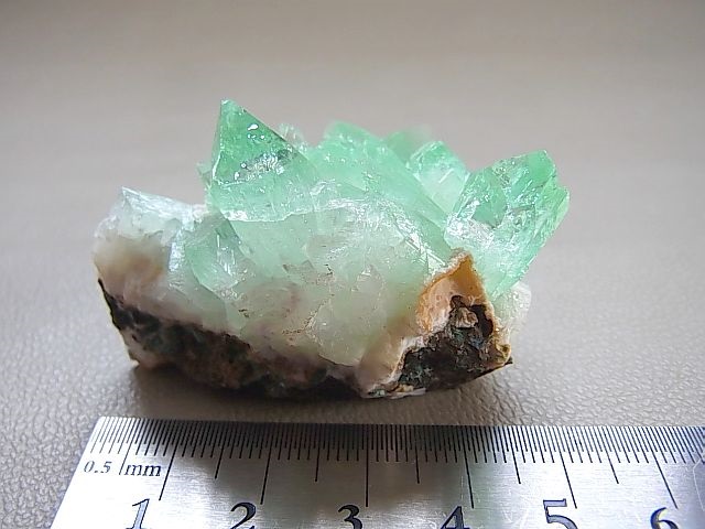 画像: グリーンアポフィライト美石結晶原石39.7g