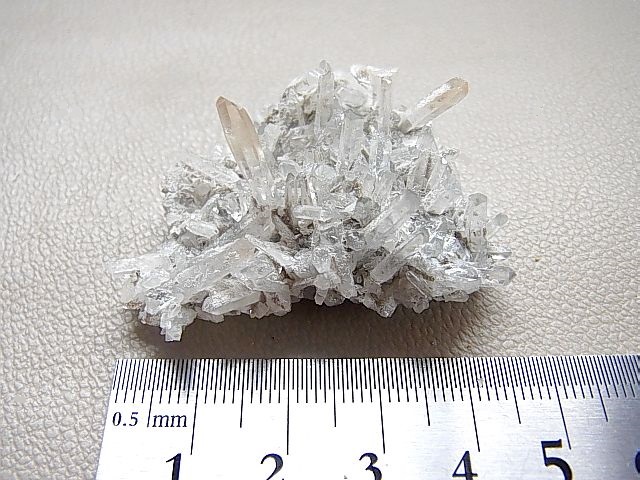 画像: ダルネゴルスク産ニードル水晶原石18.3g