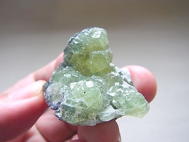 プレナイト水晶共生原石 鉱物標本 虹入り - 置物
