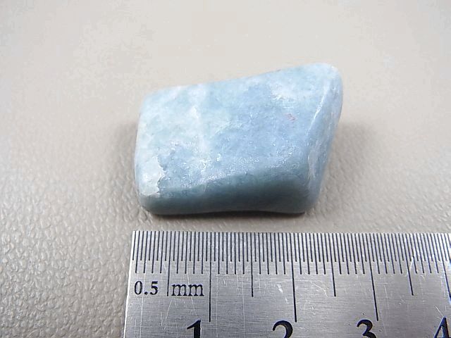 糸魚川小滝産青ひすい原石（透過性あり）10.5g - パーフェクトストーン
