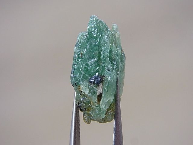 タンザニア産グリーンカイヤナイト原石 3.0g