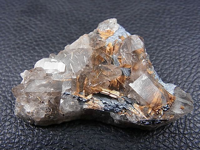 ブラジル産 太陽タイチンゴールドルチル結晶原石 y1594