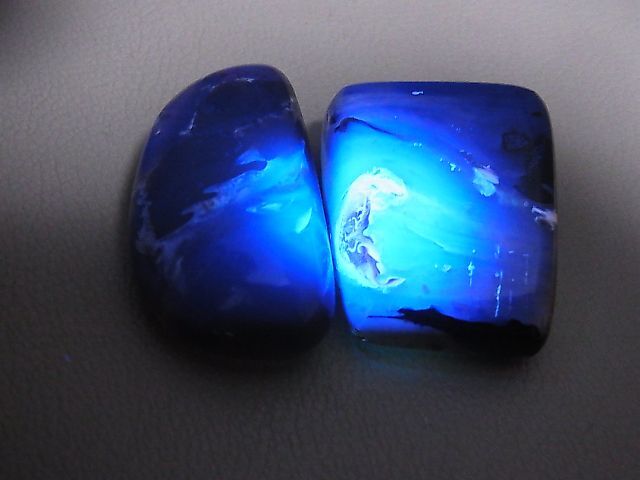 インドネシア産スマトラ・ブルー蛍光アンバー（琥珀）原石研磨タンブル 