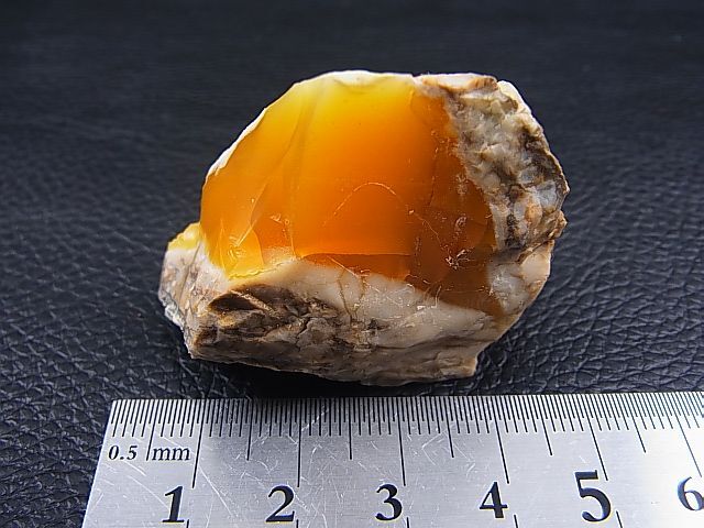 画像: 上藻別産イエローオパール原石 34.7g