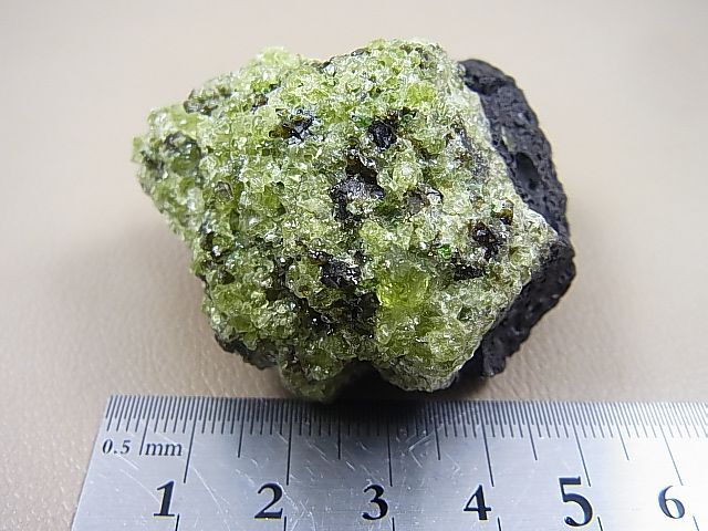 画像: ランサローテ島産オリビン原石 78.1g