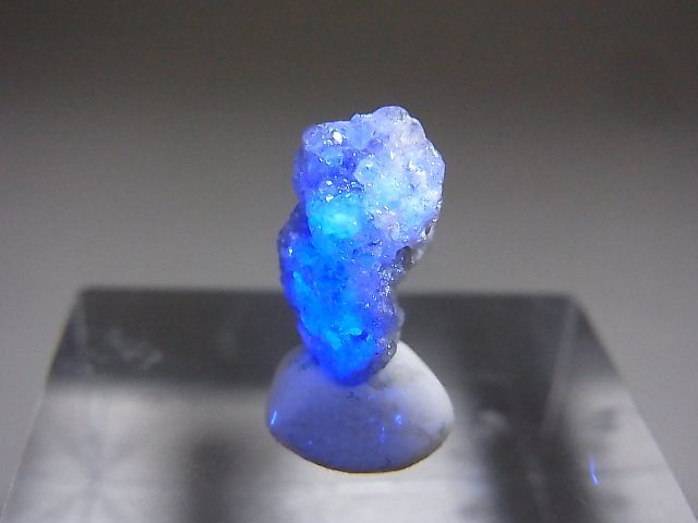 天然ダイヤモンド原石（蛍光/ブルー） 4.7カラット