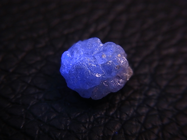 天然ダイヤモンド原石（蛍光/ブルー） 2.8カラット