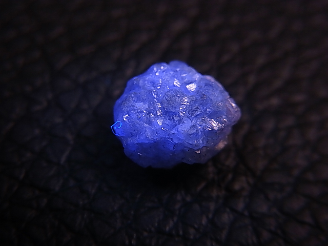 天然ダイヤモンド原石（蛍光/ブルー） 2.8カラット - パーフェクト 