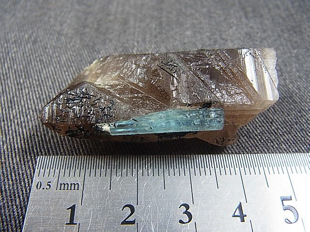 画像: ベトナム・タインホア産アクアマリン付きスモーキー水晶 22.7g