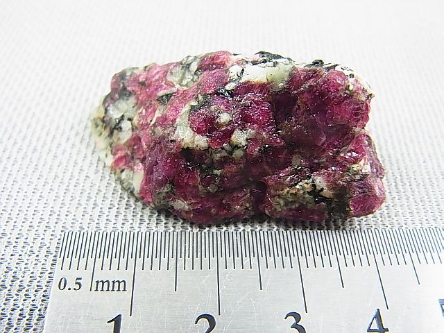 画像: コラ半島産ユーディアライト原石 19.5g