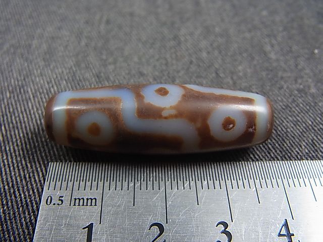 画像: 「九眼」（右下がり）至純（現代）天珠 直径約12×38mm