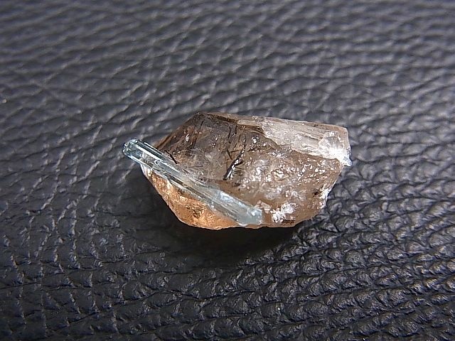 画像: ベトナム・タインホア産アクアマリン付きスモーキー水晶（ブラックトルマリン入り） 1.7g