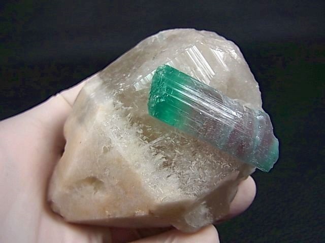 アフガニスタン産バイカラートルマリン付き水晶原石 357.0g