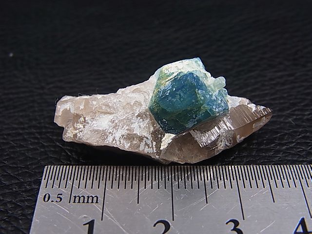 画像: ベトナム・タインホア産アクアマリン付きスモーキー水晶 7.7g