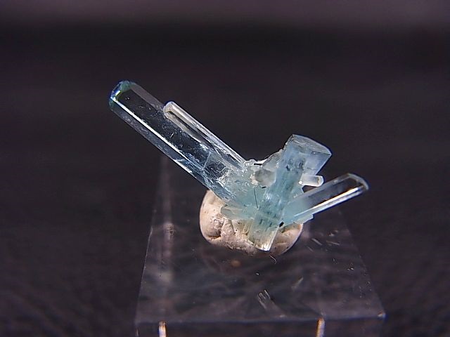 ベトナム産アクアマリン原石（連晶） 1.7カラット - パーフェクトストーン PERFECT STONE