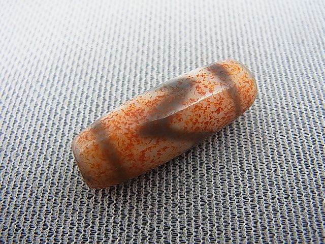 画像2: 「赤虎牙」現代天珠 直径約11.5×32mm