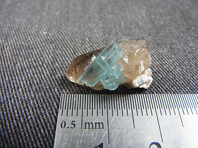 画像: ベトナム・タインホア産アクアマリン付きスモーキー水晶 2.2g