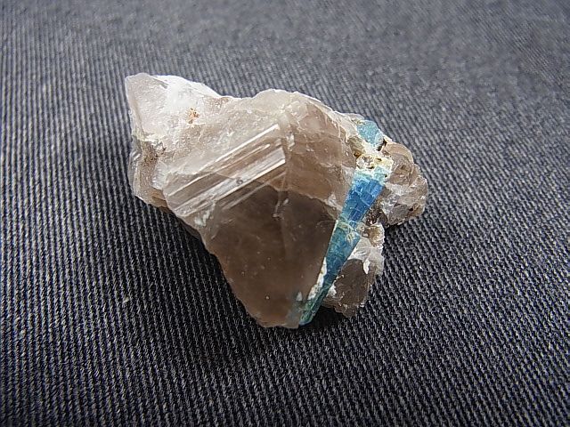 画像: ベトナム・タインホア産アクアマリン付きスモーキー水晶 17.3g