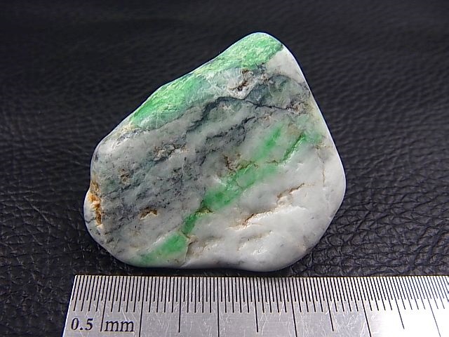 画像: 糸魚川青海川金山谷産グリーンひすい原石 28.9g