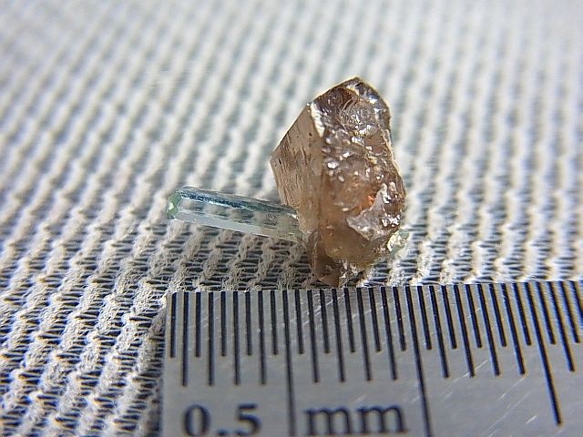 画像: ベトナム・タインホア産アクアマリン付きスモーキー水晶 0.3g