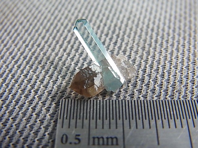 画像: ベトナム・タインホア産アクアマリン付きスモーキー水晶 0.4g