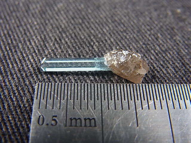 画像: ベトナム・タインホア産アクアマリン付きスモーキー水晶 0.2g